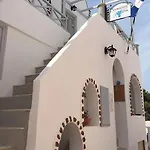 크리스토스 아파트먼츠