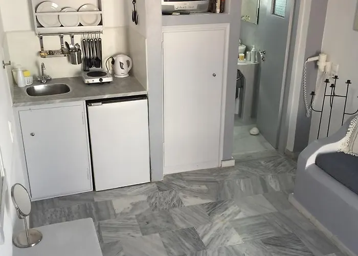 크리스토스 아파트먼츠