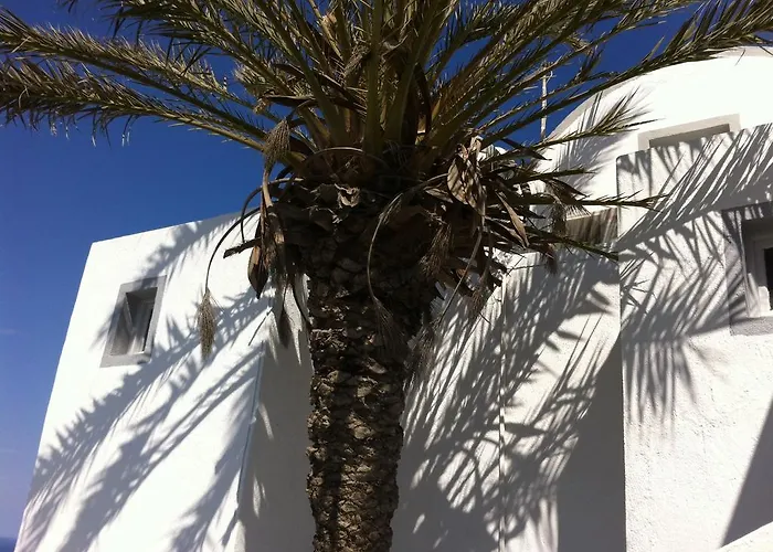 크리스토스 아파트먼츠