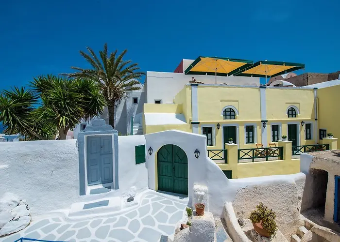 크리스토스 아파트먼츠