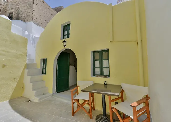 크리스토스 아파트먼츠