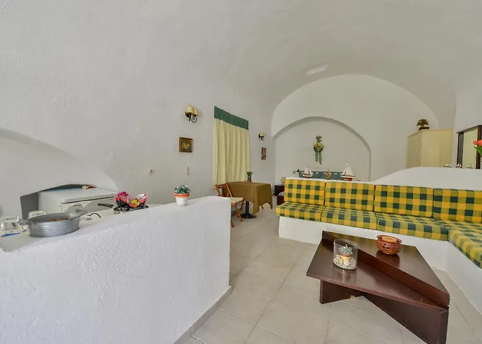 크리스토스 아파트먼츠