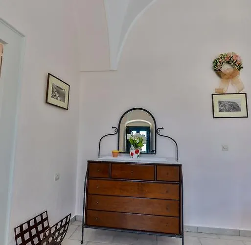 크리스토스 아파트먼츠 이아