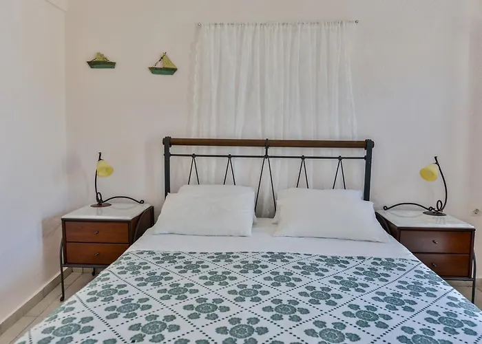 크리스토스 아파트먼츠